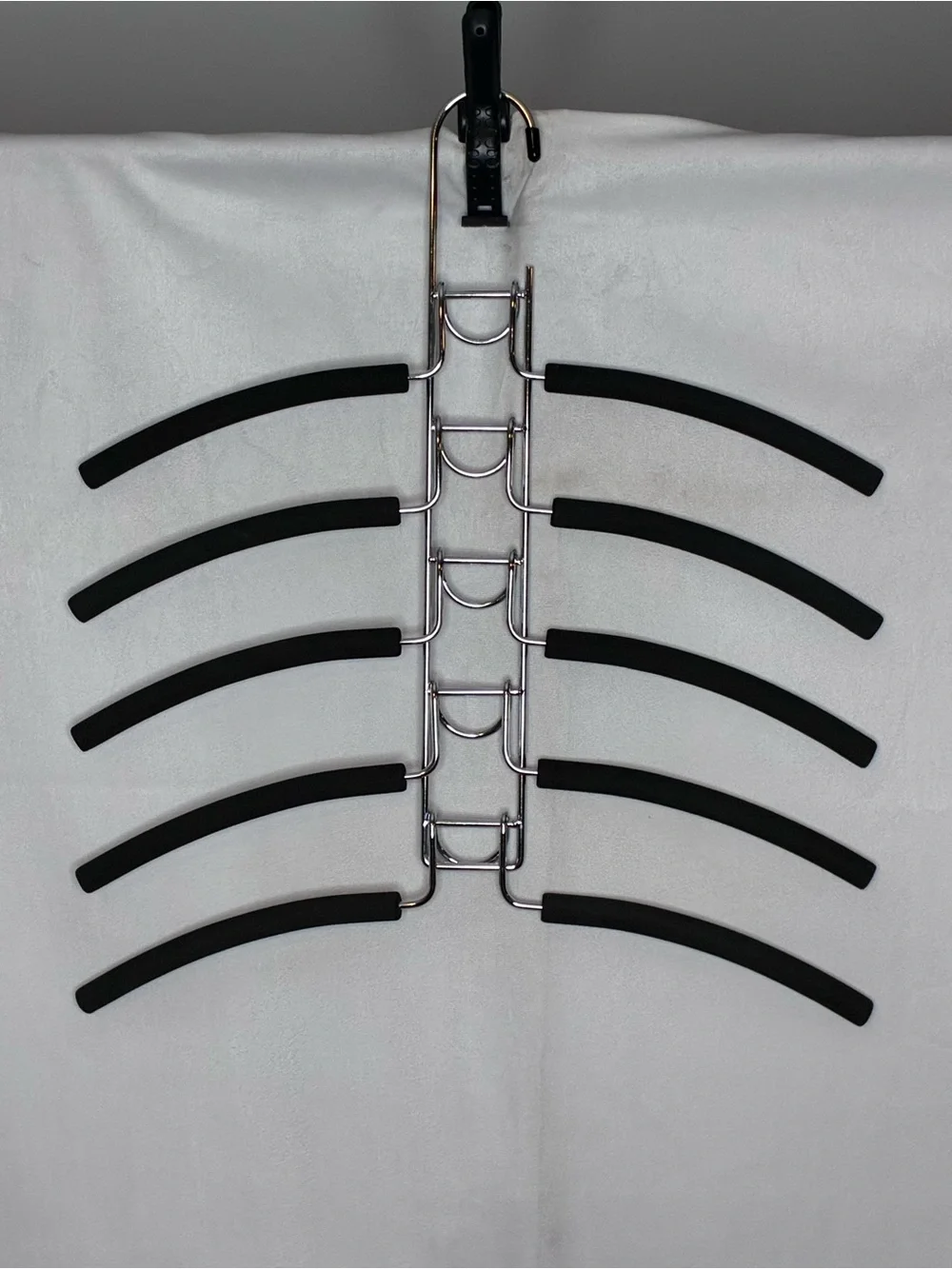 🐼 3/$25 EUC Multi-Tier Shirt of Dress Hanger - Black